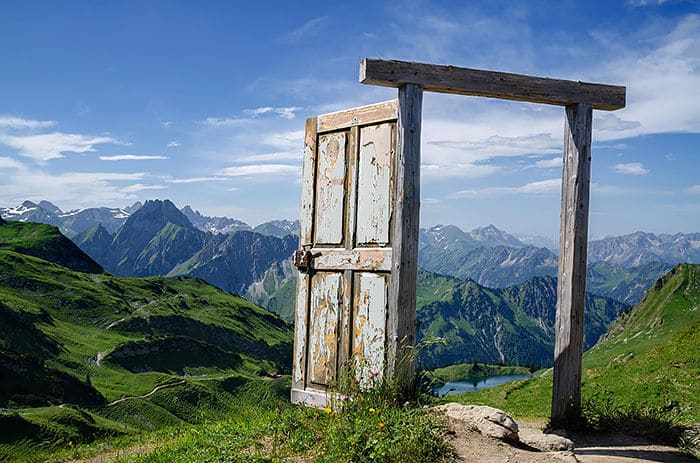Derrière la porte